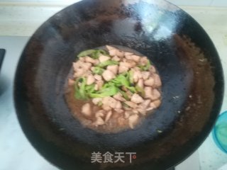 豆豉尖椒炒鸡腿的做法步骤：9