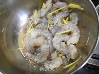 虾仁炒蔬菜丁的做法步骤：1