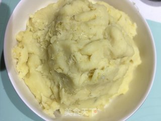 蛋黄莲蓉月饼的做法步骤：6