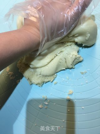 蛋黄莲蓉月饼的做法步骤：14
