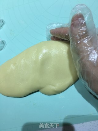蛋黄莲蓉月饼的做法步骤：15