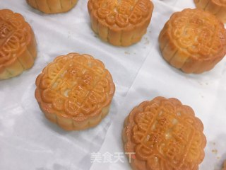 蛋黄莲蓉月饼的做法步骤：25