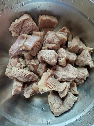土豆焖牛腱子肉的做法步骤：1