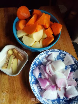 土豆焖牛腱子肉的做法步骤：2