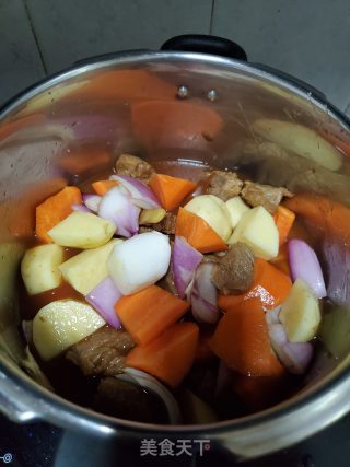 土豆焖牛腱子肉的做法步骤：6
