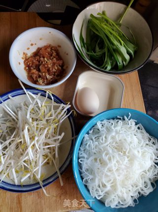 肉末鸡蛋炒米粉的做法步骤：1