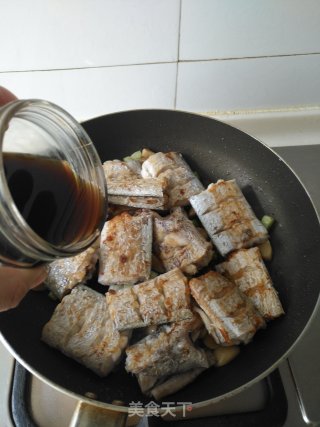 糖蒜烧带鱼的做法步骤：7