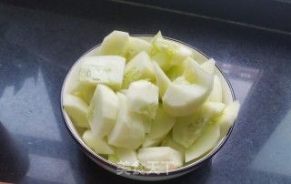笨黄瓜炒鸡蛋的做法步骤：1