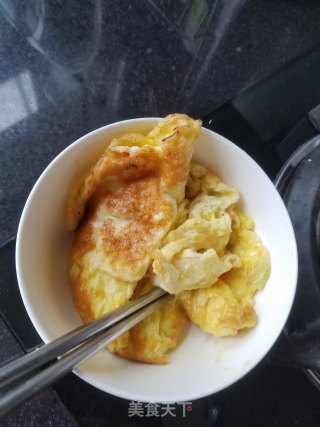 笨黄瓜炒鸡蛋的做法步骤：2