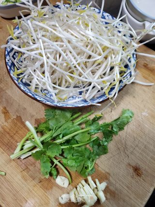 素炒银芽的做法步骤：1