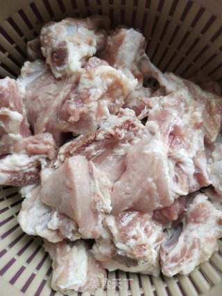 酱烧排骨的做法步骤：1