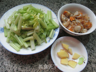 扇贝肉炒芹菜的做法步骤：1