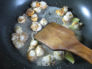 扇贝肉炒芹菜的做法步骤：4