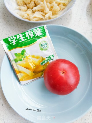 超级下饭的榨菜茄汁炒菜花的做法步骤：2