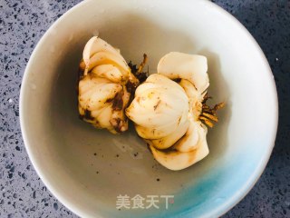 秋日润肺就靠它，莴苣炒百合，清爽简单易上手的做法步骤：3