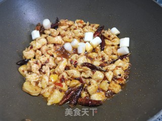 宫爆鸡丁的做法步骤：9