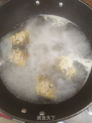 黄花鱼豆腐汤的做法步骤：1