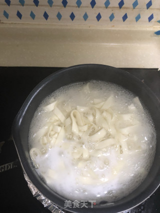 酸菜鱼盖浇面的做法步骤：2