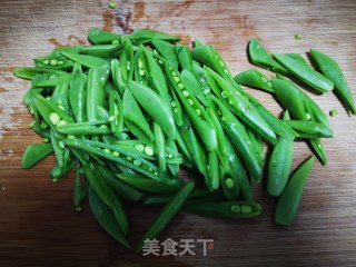 爆炒杏鲍菇菜豆角的做法步骤：2