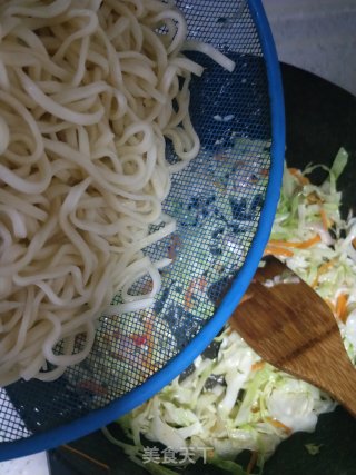 蔬菜炒面的做法步骤：4