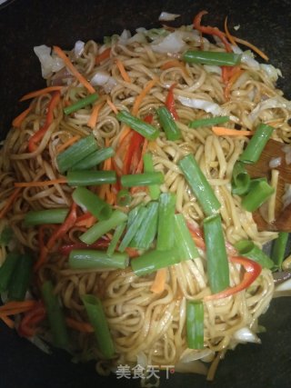 蔬菜炒面的做法步骤：6