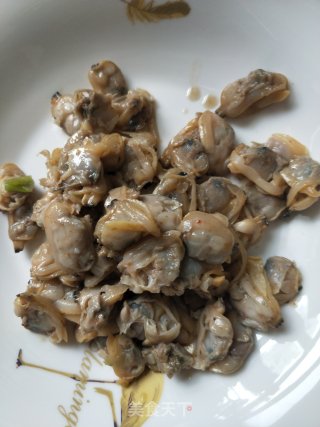 韭菜蛤肉鸡蛋水饺的做法步骤：2