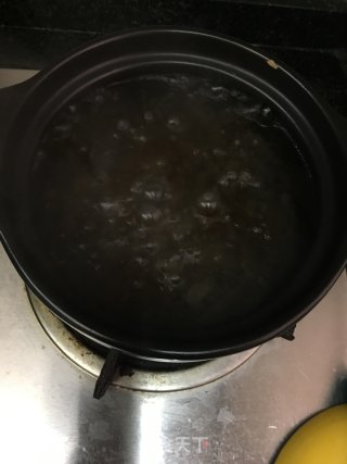 桃胶奶茶的做法步骤：2