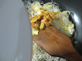 榨菜丝鸡蛋米面的做法步骤：4