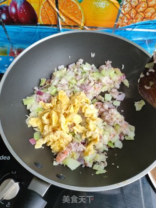 榨菜炒饭的做法步骤：9