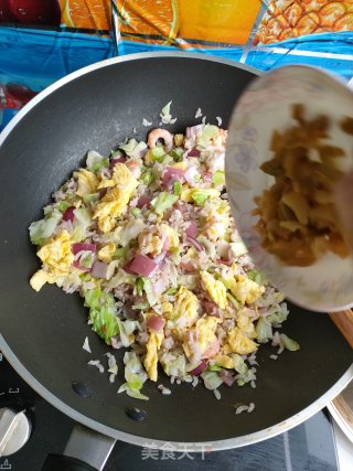 榨菜炒饭的做法步骤：11
