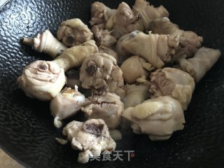 猴头菇炖鸡腿的做法步骤：4