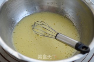 6寸中空玫瑰波浪戚风蛋糕的做法步骤：4