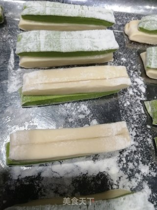 健康美观的油条的做法步骤：7