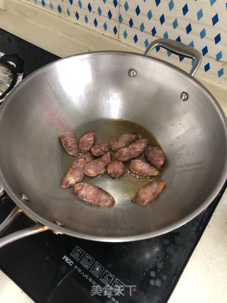 香肠炒莴笋的做法步骤：2
