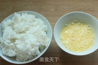 香菇酱炒饭的做法步骤：1