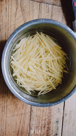 酸辣土豆丝的做法步骤：2