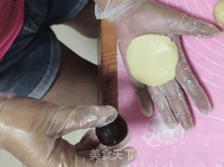 奶酥巧克力月饼的做法步骤：12