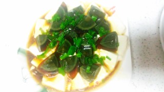 皮蛋豆腐的做法步骤：7