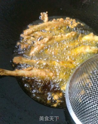 香酥炸河鱼的做法步骤：8