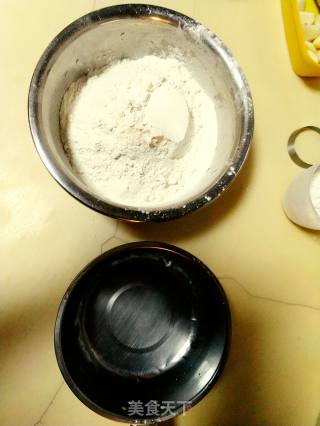 韭菜盒子的做法步骤：1