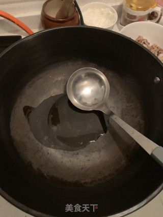 辣椒炒大肠的做法步骤：2