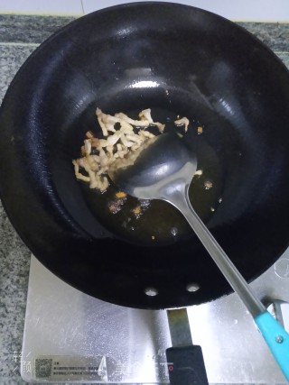 酸菜鲫鱼的做法步骤：5