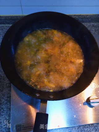 酸菜鲫鱼的做法步骤：6