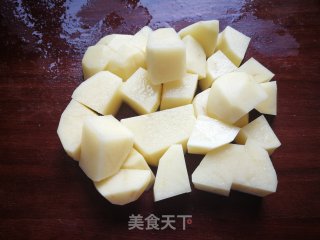 土豆炖鸡翅的做法步骤：4
