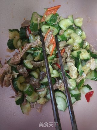 黄瓜拌手扒肉的做法步骤：3