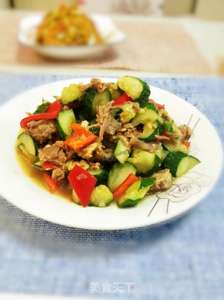 黄瓜拌手扒肉的做法步骤：6