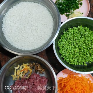 焖糯米饭（瘦肉虾仁香菇豆角红萝卜）的做法步骤：1