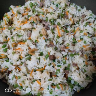 焖糯米饭（瘦肉虾仁香菇豆角红萝卜）的做法步骤：9