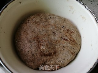 红枣馅黑芝麻红糖馒头的做法步骤：3