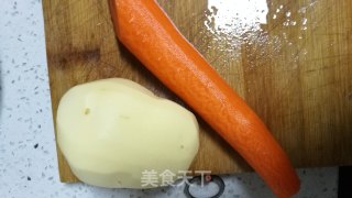胡萝卜土豆丝的做法步骤：1